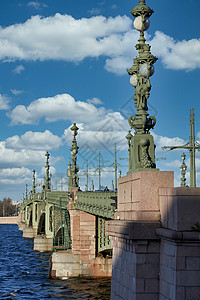 俄罗斯 圣彼得堡 涅瓦河上三一桥的一块碎片金属旅游中心城市蓝色纪念碑天空建筑建筑学历史图片