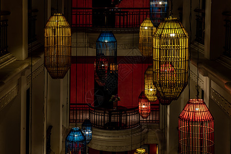 中国传统竹制吊灯手工鸟笼灯泡装饰建筑学天花板文化风格编织阴影艺术家具照明图片