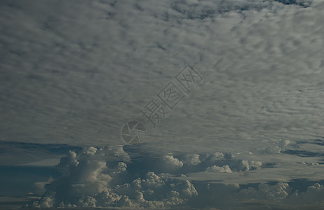 天空与云彩相伴 风云与云雾为伴 蓝色的自然云日光阳光多云艺术戏剧性天堂背景图片