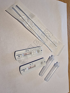 在医院实验室使用快速检测装置对 COVID19 新型冠状病毒 COVID19 鼻拭子实验室检测得出阴性结果生物测试曲线接种疫苗卫图片