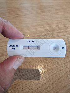 在医院实验室使用快速检测装置对 COVID19 新型冠状病毒 COVID19 鼻拭子实验室检测得出阴性结果抗原药品生物套件接种全图片