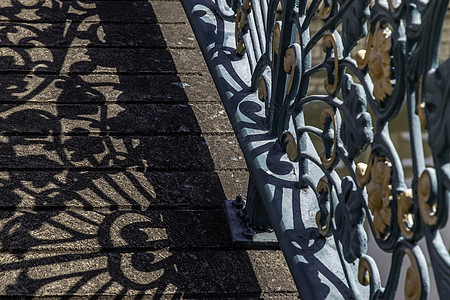 桥梁和阴影上的锻铁装饰栅栏黑色街道墙纸铁工装饰品风格异国情调建筑学栏杆图片
