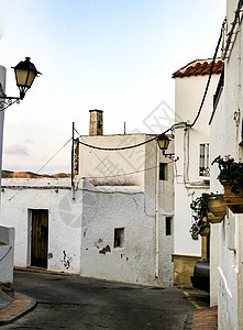 Almera州的狭小街道和白面粉饰花朵石头建筑学旅游历史景观村庄观光旅行图片