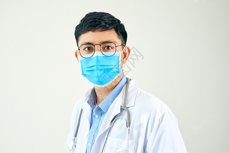 年轻的亚洲男子在医疗领域 穿着白色大衣和面罩实验室外科药品面具医院男人职业临床医生关心图片