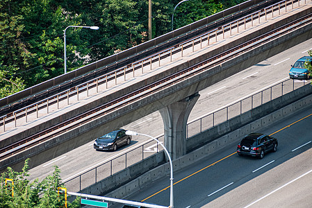 四条车道路的四条零散 上面有天梯路图片