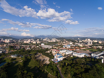 吉隆坡郊区市区的空中航向 市中心图片