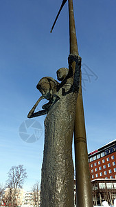 艺术 冬季在瑞典北部基律纳下雪中心一个广场上的青铜雕塑寺庙古董宗教石头雕像金子旅游历史正方形男人图片