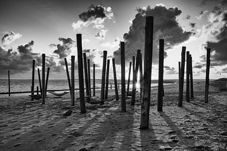 丹麦犹特兰 赫列廷的空沙滩日落天空运动海浪木头休息海滩游客柱子假期码头图片