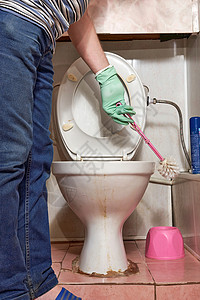 手用洗手笔刷洗旧脏厕所碗卫生壁橱房子橡皮卫生间打扫马桶洗手间浴室洗涤剂图片
