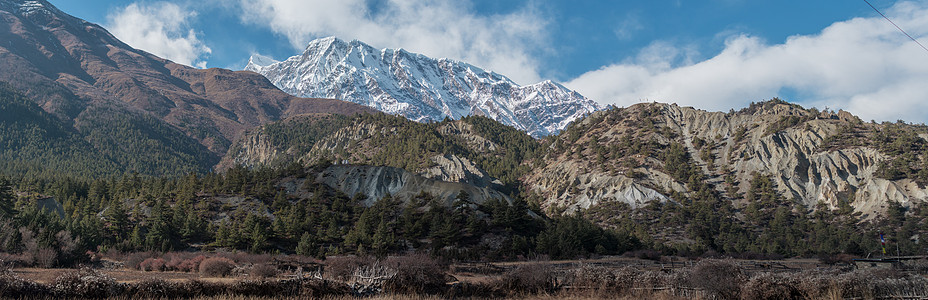 位于Marshyangdi河谷的Annapurna环路山峰全景远足风景旅游旅行山脉环境太阳阳光峡谷顶峰图片