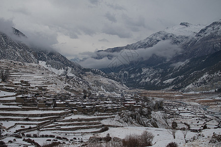 在雪中的莱达尔山村河村庄雷达旅行蓝色高度沼泽地风景房子环境岩石图片