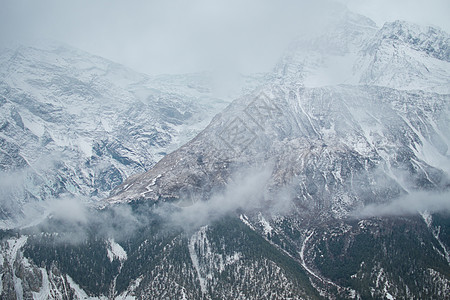 莱达尔村的雪地黑沙拉扬山脉村庄环境沼泽地旅游岩石远足蓝色高度房子旅行图片