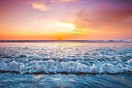 辐射海滨日落反射太阳冲浪天空海滩橙子海浪海岸阳光支撑图片