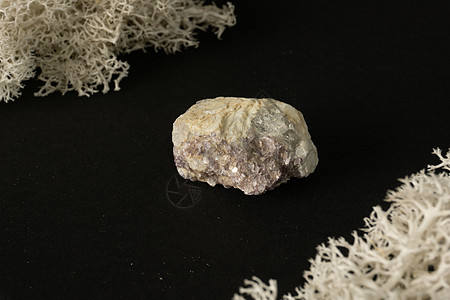 来自秘鲁的孔雀石 在黑背景的自然矿物石头 矿物学 地质学 宝石魔法 半宝石和矿物样品 特写微距照片首饰宝石学收藏蓝色集电极石英晶图片