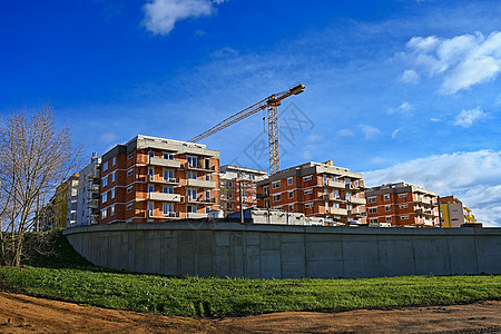 建造新住宅 工业概念 云和太阳的鹤形和蓝天 建筑工地 单位 美元银行抵押房子预制起重机脚手架建筑学水泥房屋建筑物图片