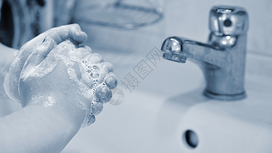 使用消毒肥皂彻底洗手 检疫家庭卫生 防治冠状病毒疾病的措施 COVID19浴室感染泡沫凝胶药品皮肤预防清洁度细菌起重机图片