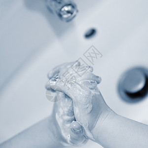 使用消毒肥皂彻底洗手 检疫家庭卫生 防治冠状病毒疾病的措施 COVID19身体起重机溪流飞溅凝胶清洁度药品卫生间微生物预防图片