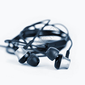 耳机  小黑球 在干净的白色背景上被孤立玩家桌子工具黑色配饰立体声电子产品音乐播客电话图片
