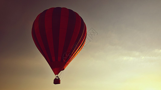 日落时有多彩的热气球在飞翔 自然背景与天空相伴而生橙子运动飞行假期航班运输旅行娱乐篮子天线图片