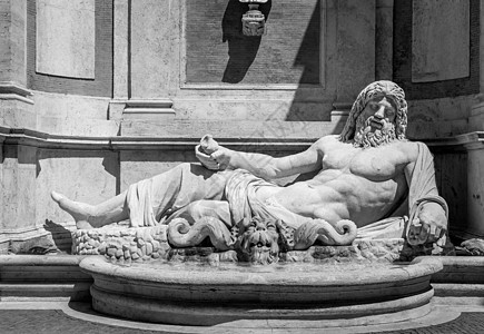 著名的希腊海洋神雕塑 名为Marforio 位于意大利罗马 艺术中的经典神话石头古董大理石旅游身体上帝雕像历史性宗教历史图片