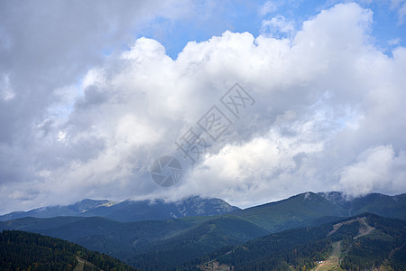 乌克兰喀尔巴阡山乌克兰环境顶峰草地风景天空蓝色场景仙境季节岩石图片