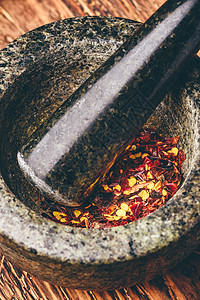 磨碎的红辣椒石头蔬菜草本植物薄片辣椒乡村美食地面食物厨房图片
