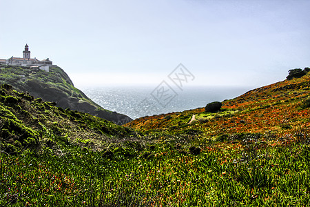 葡萄牙灯塔周围的草地地平线丘陵地标卡波导航蓝色果肉支撑悬崖场景图片