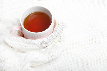 白色毛衣里的杯子 针织衫里的一杯茶 热茶 秋天 秋天的心情 一件针织品 一杯茶 复制空间图片