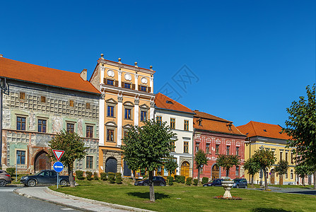 斯洛伐克Levoca主广场上的房屋蓝色城市建筑学建筑房子地标正方形天空街道历史图片