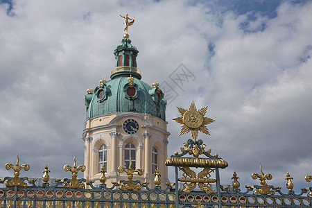 夏洛特堡宫是柏林德国最大的宫殿 也是该城唯一幸存的皇室官邸文化天空纪念碑历史奢华城堡旅游雕像建筑学风格图片