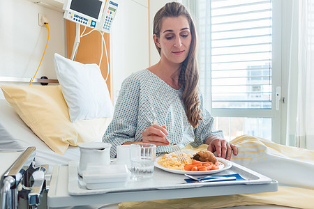 住院病人躺在床上吃饭的饭食中卫生健康麻醉职业保健女士诊所病房餐饮饮食图片