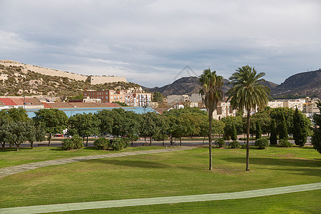 西班牙穆尔西亚地区卡塔赫纳市的公园和绿地图片