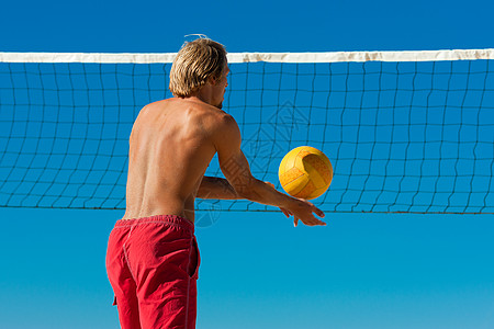 沙滩排球-发球的人图片
