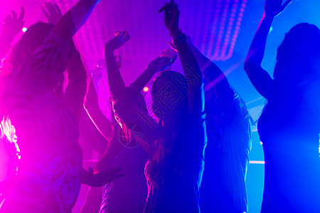 在迪舞厅或俱乐部里跳舞的庆典娱乐运动派对女士团体迪厅夜生活舞蹈喜悦图片