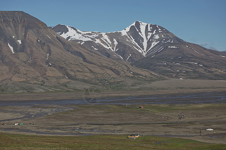 挪威Spitsbergen的长年比延附近美丽的自然和景观群岛风景海浪山脉天空悬崖峡湾海洋旅行港口图片