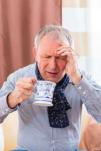 高级饮茶治疗流感用药咽喉疼痛护士围巾男性疾病痛苦男人感染图片