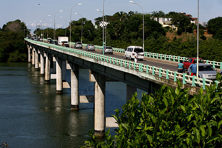 皮尔休斯岛的孔塔桥基础设施旅行小路城市大教堂历史性建筑学遗产街道海洋图片