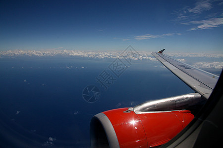 飞行期间的飞机窗口航班天线飞行员乘客驾驶仪机身座位翅膀地平线航空公司图片