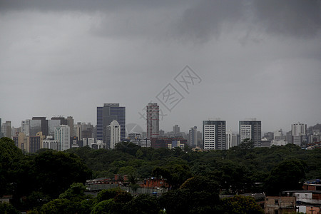 溶液中的云层形成飓风预报风暴洪水天空天气冰雹季节温度雨滴图片