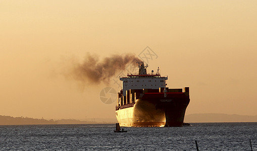 巴希亚港货轮后勤港口贮存进口油船安全救生衣导航海港物流图片