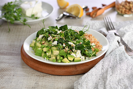 绿色素食蔬菜沙拉坚果减肥碎粒菜肴盘子早餐食物杏仁午餐小菜图片