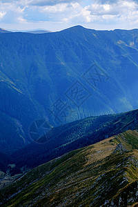 高山山脉旅行小径远足蓝色冰川石头森林高度首脑爬坡图片