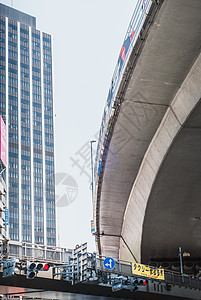 东京涉谷县的摩天大楼和商营楼案件市中心首都天空城市市民公共汽车窗户中心传统图片