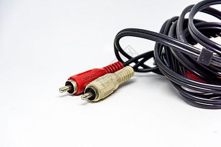 两个红色和白色音频 RCA 插件在白色背景上隔离金属信号公司塑料技术男性电气娱乐音响电缆图片