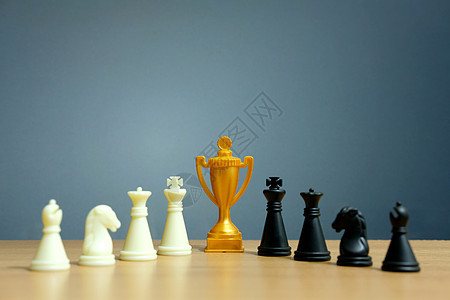 象棋当中金奖杯报酬战略男性男人玩具胜利冠军骑士讲台团队图片