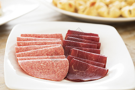 开胃菜熏制美食香肠熟食火腿猪肉牛肉食物烹饪产品图片