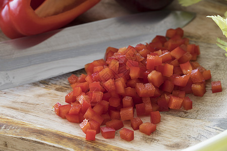 红铃辣椒洋葱砧板美食红色烹饪蔬菜胡椒食物图片
