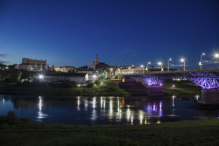 夜晚格罗德诺的全景地标市中心街道日落旅行建筑建筑学天空景观剧院图片