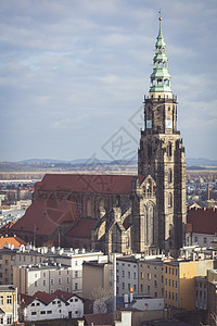 Swidnica 的圣斯坦尼斯劳斯和圣瓦茨拉夫大教堂旅行城市建筑全景地标建筑学日落市中心蓝色天空图片