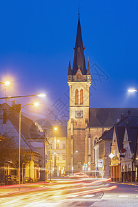 Vrchlabi圣劳伦斯教堂天空日落景观市中心城市旅行地标柱子蓝色建筑学图片